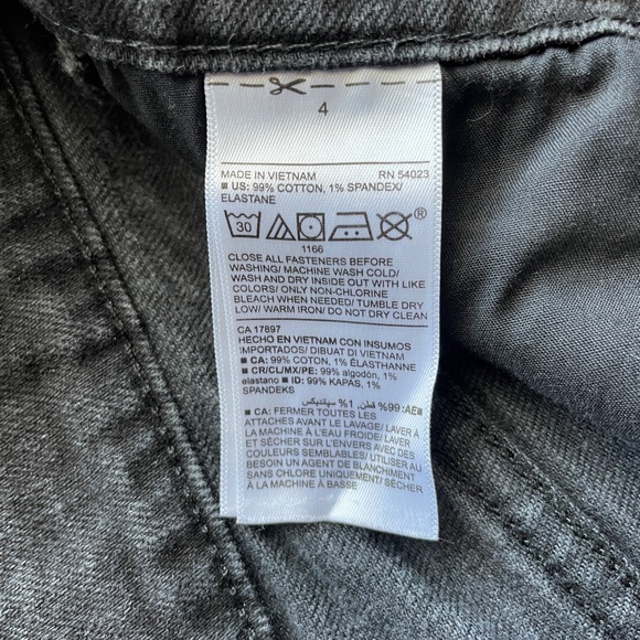 OLD NAVY - NWOT - Women’s Mid Rise Boyfriend Short, Black, Size 4 - Picture 4 of 9